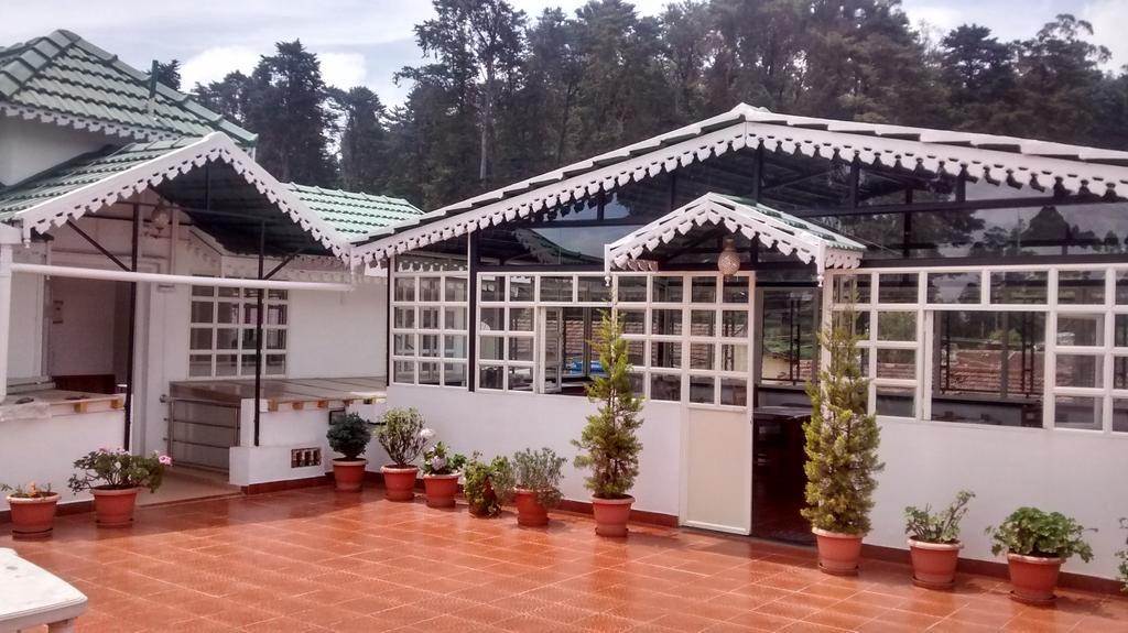 Hotel Garden Manor à Ooty Extérieur photo